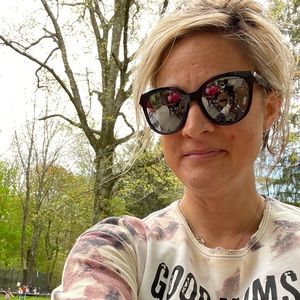 Meet your Posher, Holly